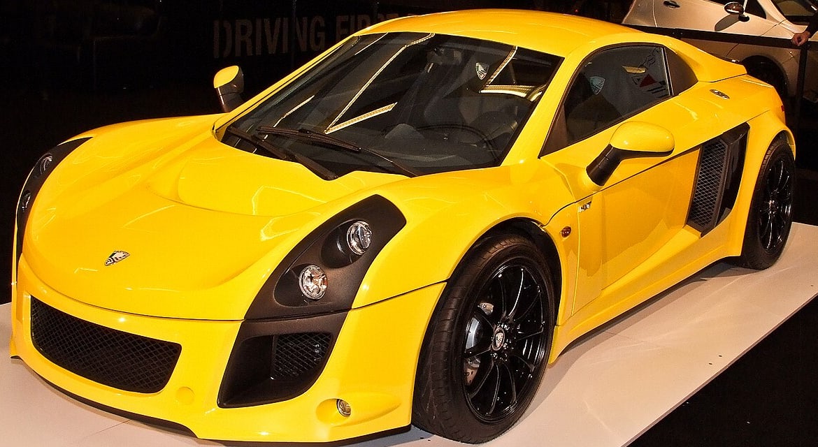 Mastretta MXT amarillo en exhibición